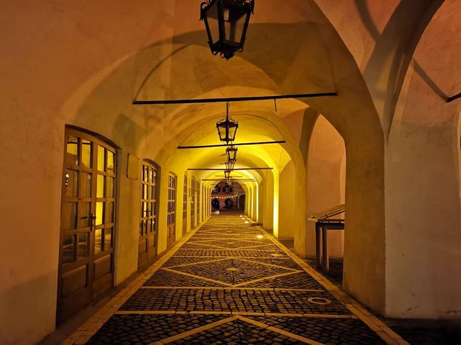 Charming Studio Ideal For Getaways Or Workations In Sibiu'S Medieval City Center Exteriör bild